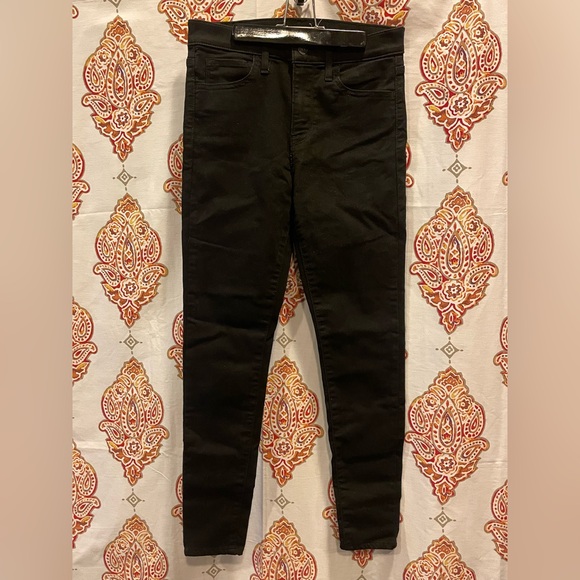 Levi's Denim - Levi's Black Skinny Jeans with Distressed Details